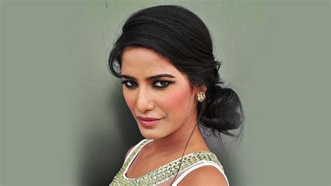 poona pandey|Poonam Pandey Dies Of Cervical Cancer At 32, Says。